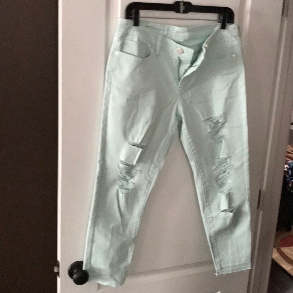 Women’s ripped capris